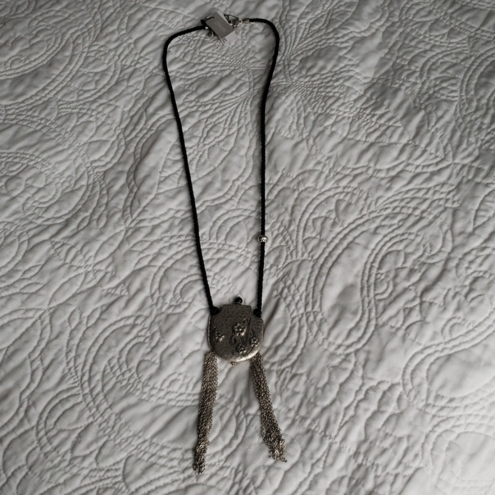 Chico's hammered metal pendant necklace.